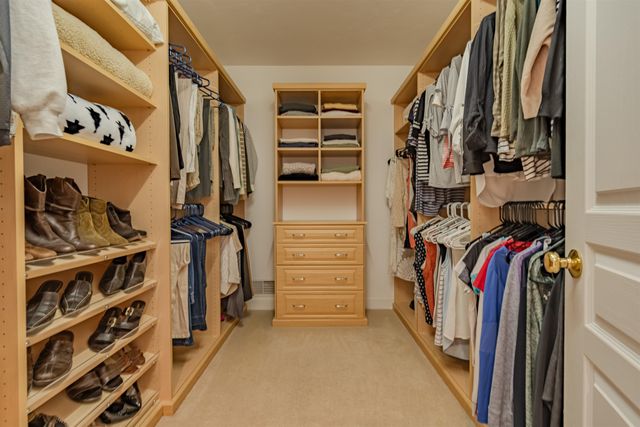 3 Chisholm Farm Drive, Stratham, NH 03885