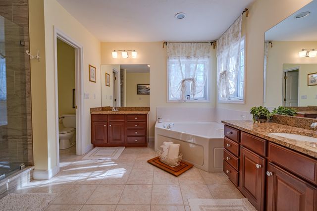 3 Chisholm Farm Drive, Stratham, NH 03885