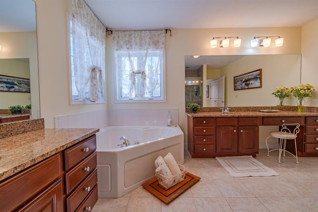 3 Chisholm Farm Drive, Stratham, NH 03885