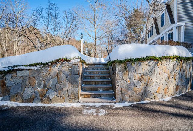 3 Chisholm Farm Drive, Stratham, NH 03885