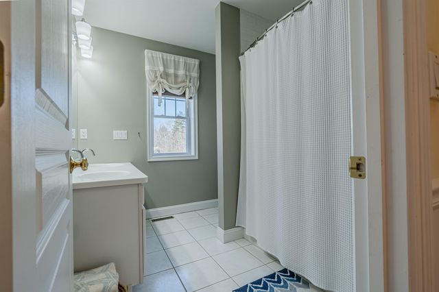 3 Chisholm Farm Drive, Stratham, NH 03885