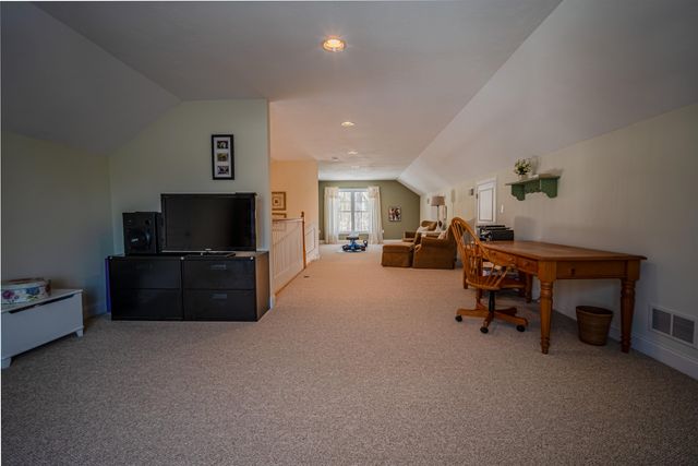 3 Chisholm Farm Drive, Stratham, NH 03885