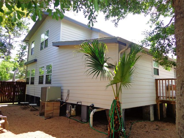 210 Fairfield Street, Shoreacres, TX 77571