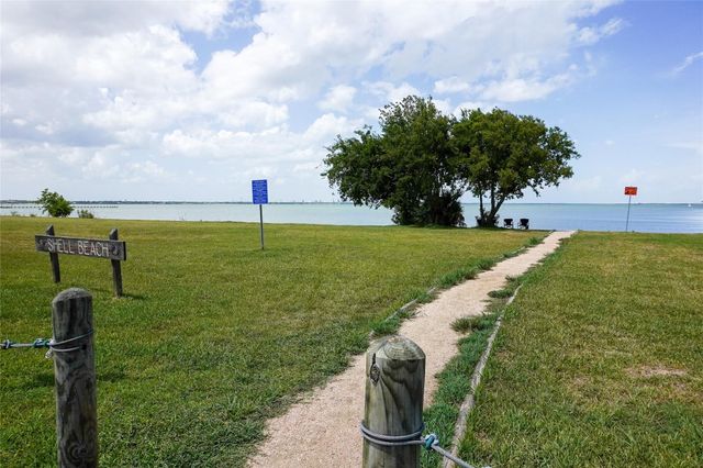 210 Fairfield Street, Shoreacres, TX 77571