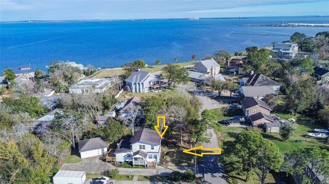 210 Fairfield Street, Shoreacres, TX 77571
