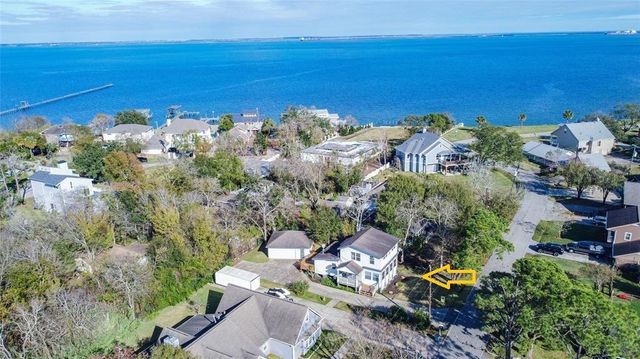 210 Fairfield Street, Shoreacres, TX 77571