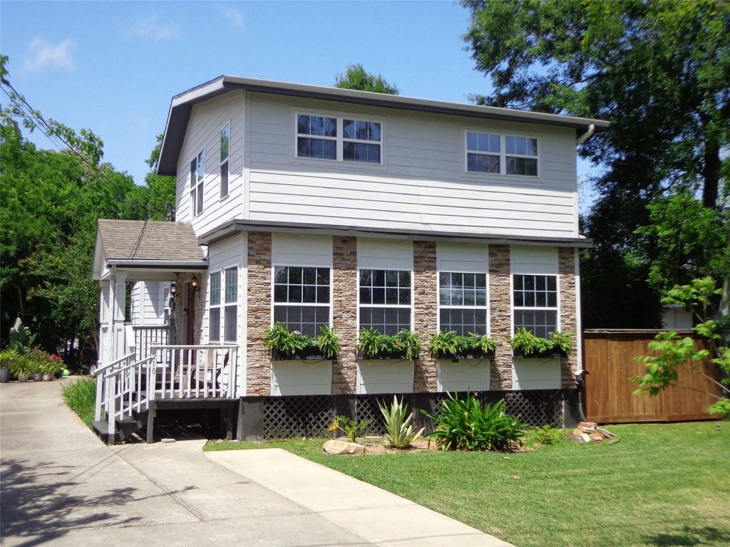 210 Fairfield Street, Shoreacres, TX 77571