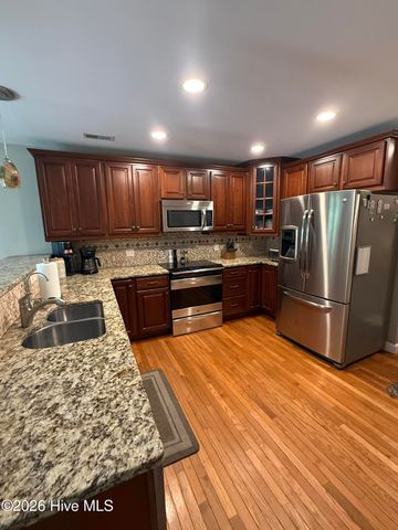 303 Oakmont Drive, Hampstead, NC 28443