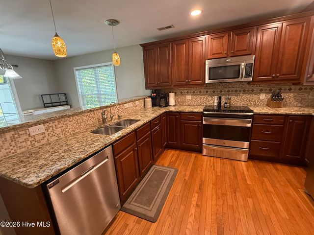 303 Oakmont Drive, Hampstead, NC 28443