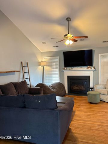 303 Oakmont Drive, Hampstead, NC 28443