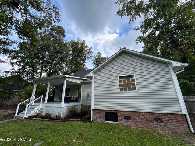 303 Oakmont Drive, Hampstead, NC 28443