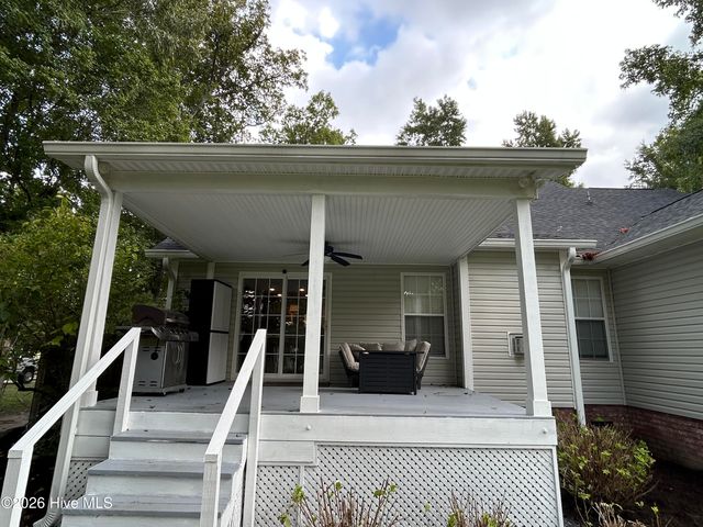 303 Oakmont Drive, Hampstead, NC 28443