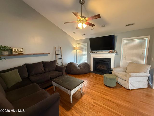 303 Oakmont Drive, Hampstead, NC 28443