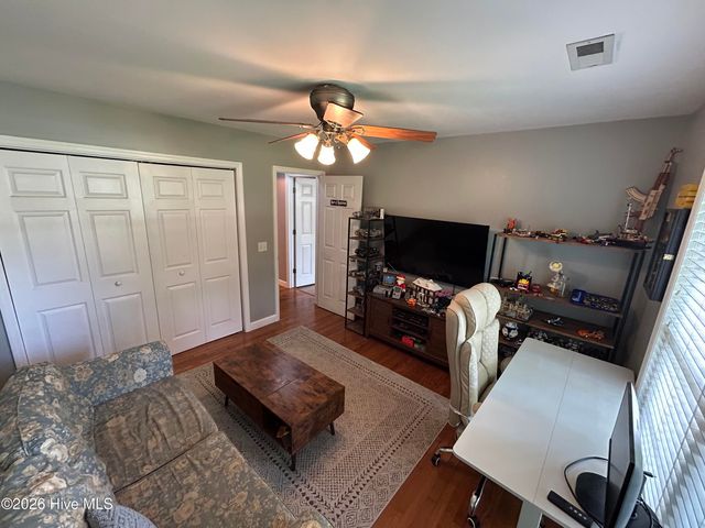 303 Oakmont Drive, Hampstead, NC 28443
