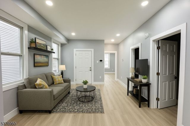 29 W 26Th St, Bayonne City, NJ 07002