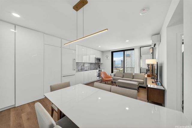 987 Queen Street 2303, Honolulu, HI 96814