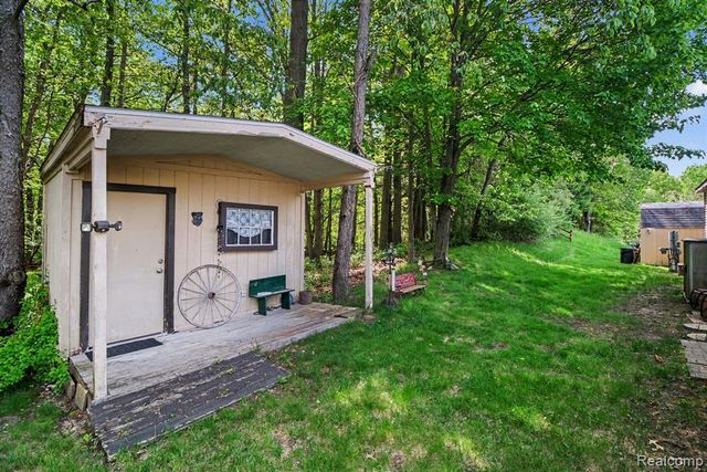 326 Basket Br, Oxford, MI 48371