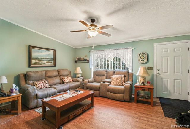 326 Basket Br, Oxford, MI 48371