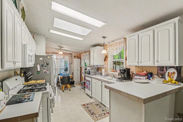 326 Basket Br, Oxford, MI 48371