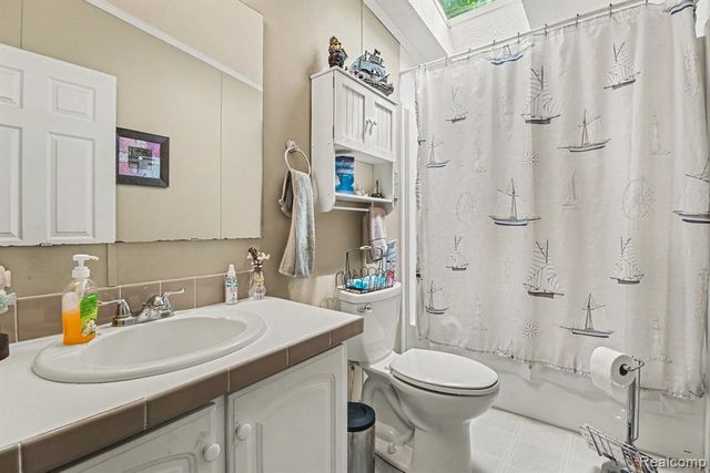 326 Basket Br, Oxford, MI 48371