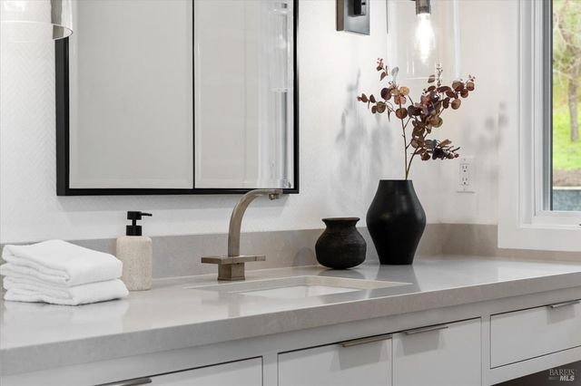 775 Benjamin Way, Healdsburg, CA 95448