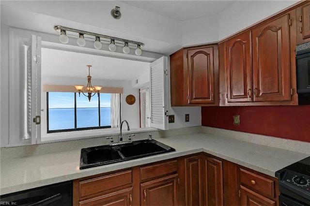 7505 River Rd Apt 12D, Newport News, VA 23607