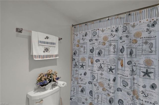 7505 River Rd Apt 12D, Newport News, VA 23607