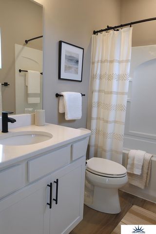 1915 Dahlman Rows Plaza, Omaha, NE 68108