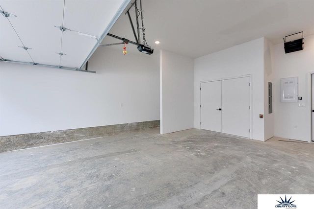 1915 Dahlman Rows Plaza, Omaha, NE 68108