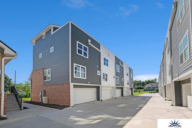 1915 Dahlman Rows Plaza, Omaha, NE 68108