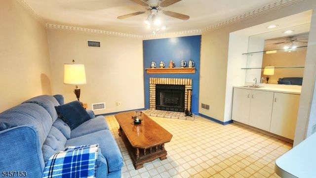 51 Peach Hill Ct, Ramsey Boro, NJ 07446