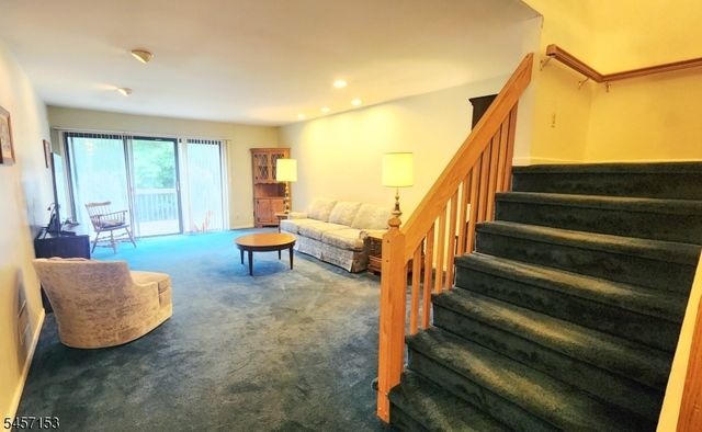 51 Peach Hill Ct, Ramsey Boro, NJ 07446
