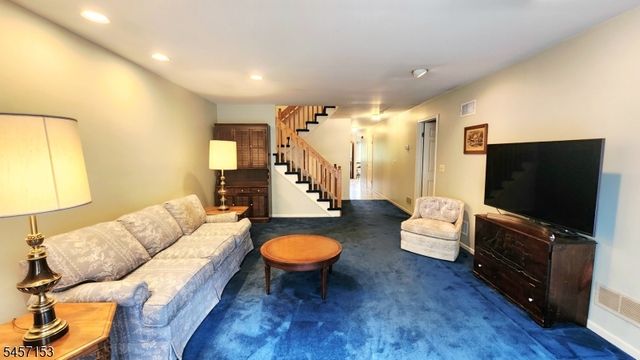 51 Peach Hill Ct, Ramsey Boro, NJ 07446