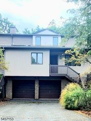 51 Peach Hill Ct, Ramsey Boro, NJ 07446