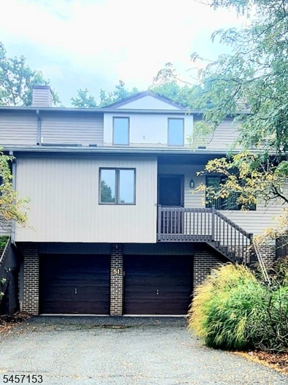 51 Peach Hill Ct, Ramsey Boro, NJ 07446