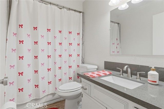 5717 Willowcrest Street, Bakersfield, CA 93313