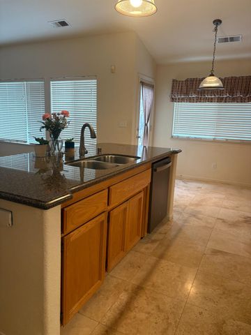 734 Cabernet St, Los Banos, CA 93635