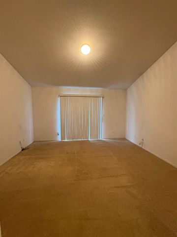 734 Cabernet St, Los Banos, CA 93635