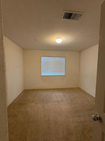 734 Cabernet St, Los Banos, CA 93635