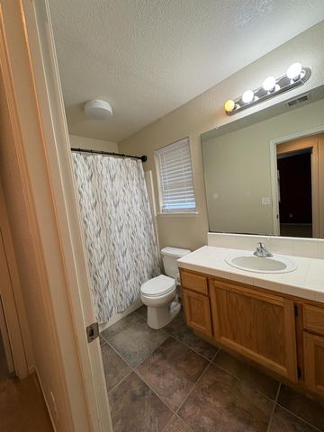 734 Cabernet St, Los Banos, CA 93635