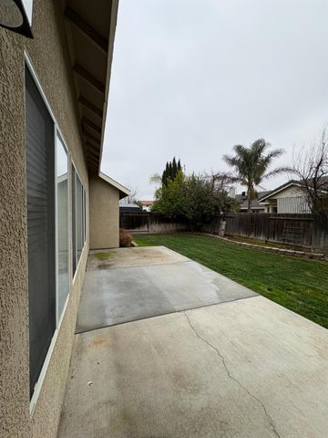 734 Cabernet St, Los Banos, CA 93635