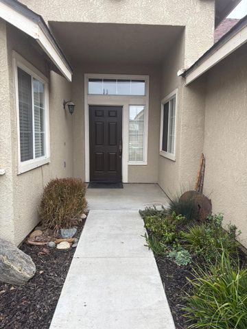 734 Cabernet St, Los Banos, CA 93635