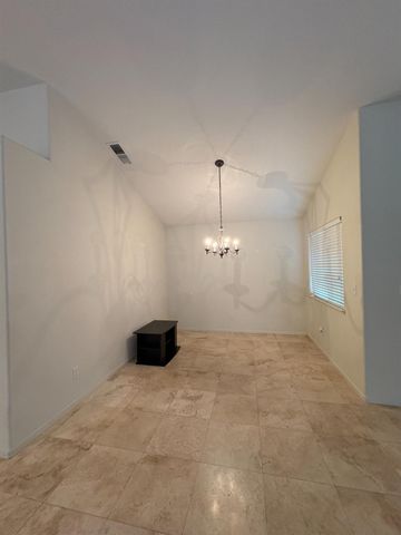 734 Cabernet St, Los Banos, CA 93635