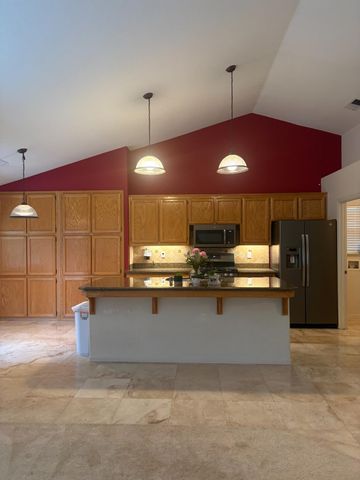 734 Cabernet St, Los Banos, CA 93635