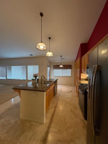 734 Cabernet St, Los Banos, CA 93635