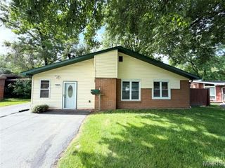 708 Valley Drive, East Alton, IL 62024