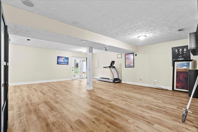 340 Meadowcrest Park, Lexington, KY 40515