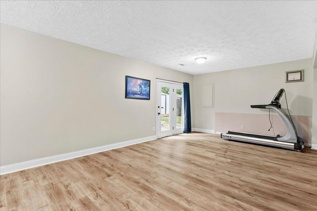 340 Meadowcrest Park, Lexington, KY 40515