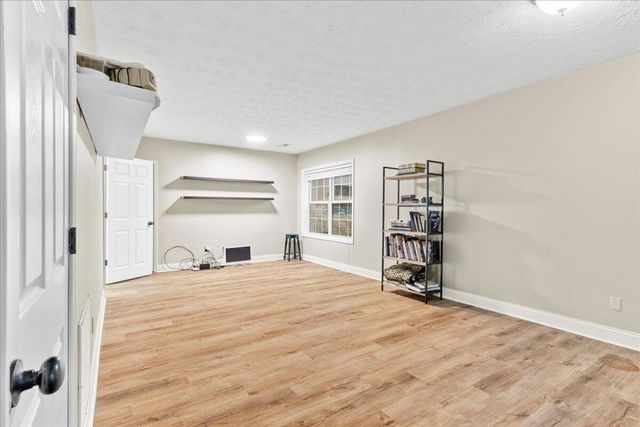 340 Meadowcrest Park, Lexington, KY 40515