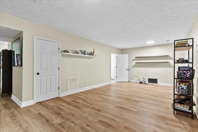 340 Meadowcrest Park, Lexington, KY 40515
